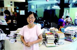 高雄市立圖書館左新主任詹麗純自1983 年開始當圖書館員，歷經32年，她對這份工作仍然充滿熱度。