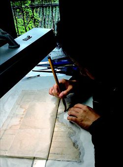 「浙江省古籍修復材料中央庫」目前累計有150 多種修復用紙與裝裱材料。