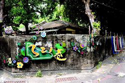 公園路321 巷曾是日治時代軍官宿舍區，是臺南保留最完整的聚落式文化資產，今日成為藝術聚落。