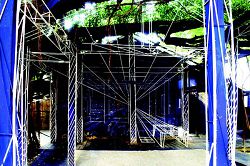 「藍晒圖文創園區」以藝術家劉國滄所創作的3D 版藍晒圖作為入口意象。