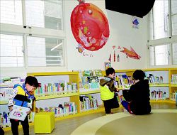 斗六市立繪本圖書館打造溫馨且溫暖的閱讀空間。