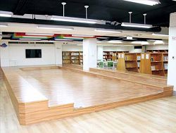 新竹市文化局圖書館於兒童室規劃開放式的故事星光大道。