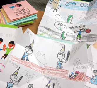 台窩灣樂讀協會故事媽媽邀請小朋友以繪畫呈現閱讀心得，發揮想像力為故事延續獨一無二的生命。