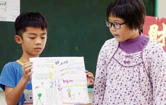 「深耕計畫」在臺南市新生國小的閱讀活動。（誠品文化藝術基金會提供）