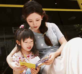 臺灣麥當勞鼓勵閱讀，隨兒童餐贈立體遊戲書。