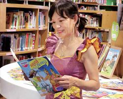 高雄市立圖書館為新住民打造友善的閱讀環境。