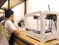 美國創新中心（AIC）打造一處可供民眾自由創作的自造者空間。