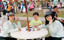 校園學生支援2015臺灣閱讀節活動。