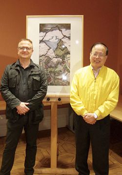 湯瑪士‧ 瑞杰可（左）與羅青第一本書合作愉快，目前已著手進行第二本書。