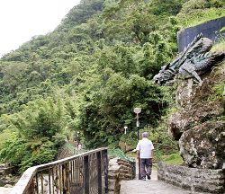 烏塗溪親山步道是銀髮族健行、踏青的好去處。