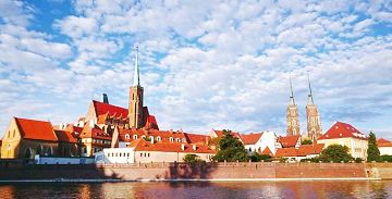 Wroclaw 是個教堂古蹟河岸大學的文化城市。