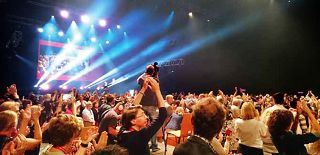 百年廳中聲光多媒體呈現有如大型演唱會般的開幕式拉開2017IFLA 的序幕。