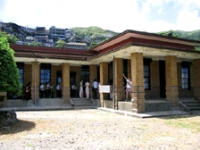 歷史建築台陽公司瑞芳辦事處的右側建築外觀。