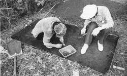 大竹圍遺址初步調查計畫，直接記錄、研究留存在地下的史料。（林宗評攝；宜蘭縣史館提供）