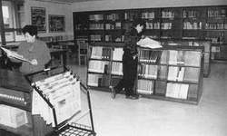 宜蘭縣史館闢有閱覽區，將有關宜蘭的書刊資料開架供眾查借。（吳永華攝；縣史館提供）