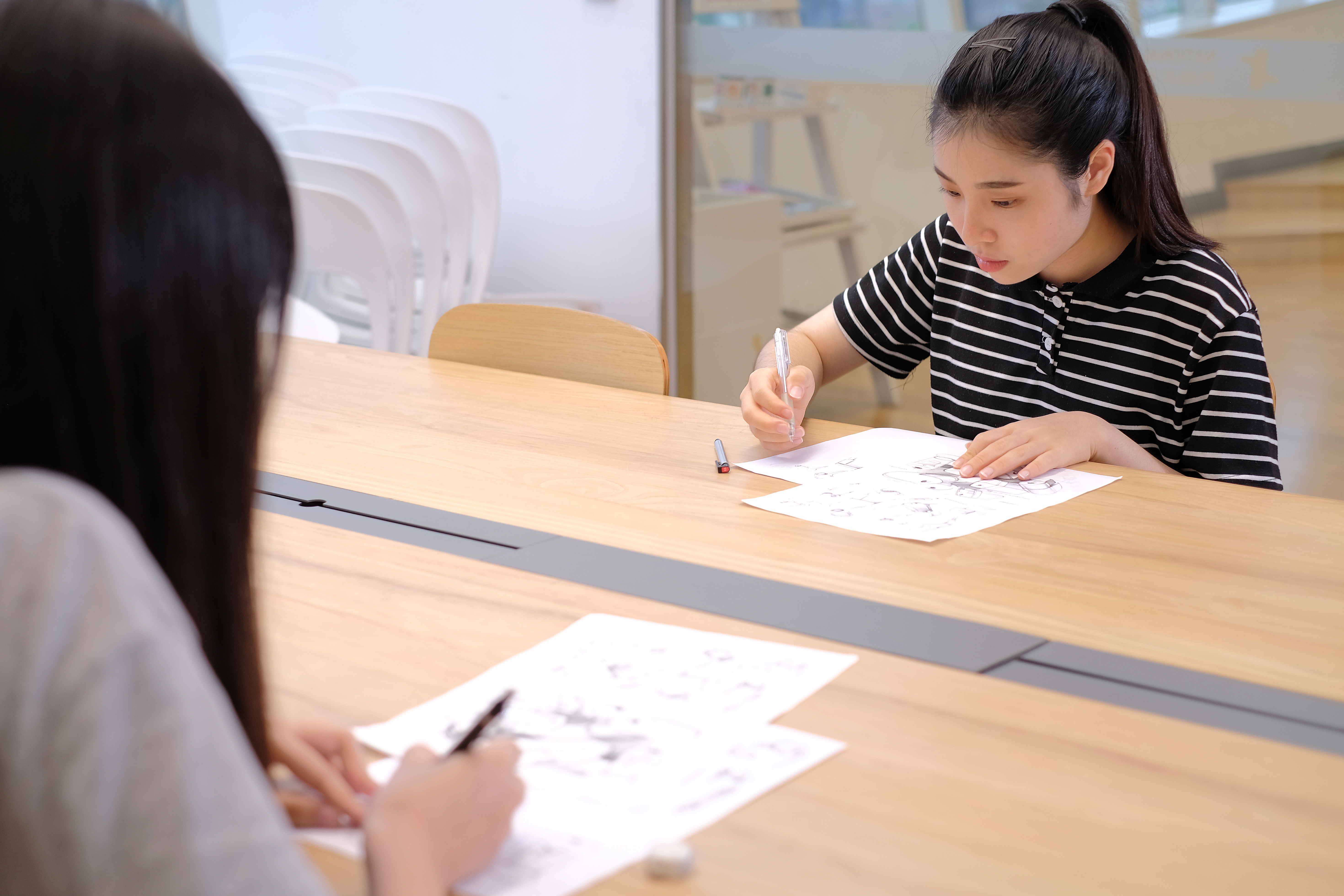集思軒為青少年討論小間