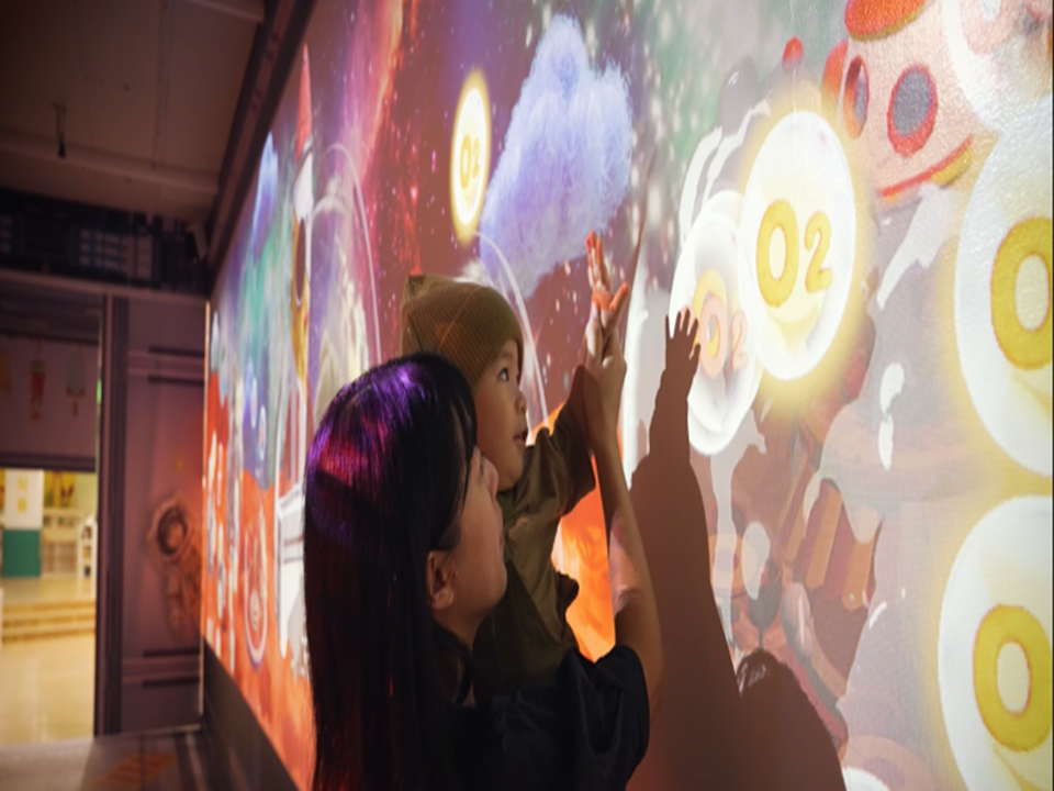 1F沉浸宇宙互動體驗廊道 1F沉浸宇宙互動體驗廊道